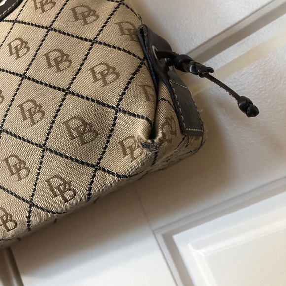 Dooney & Bourke Signature Canvas Tan Shoulder Bag - Picture 4 of 10